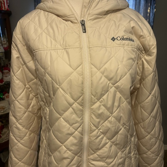 Columbia Women's Off-White Quilted Puffer Jacket - Picture 2 of 11
